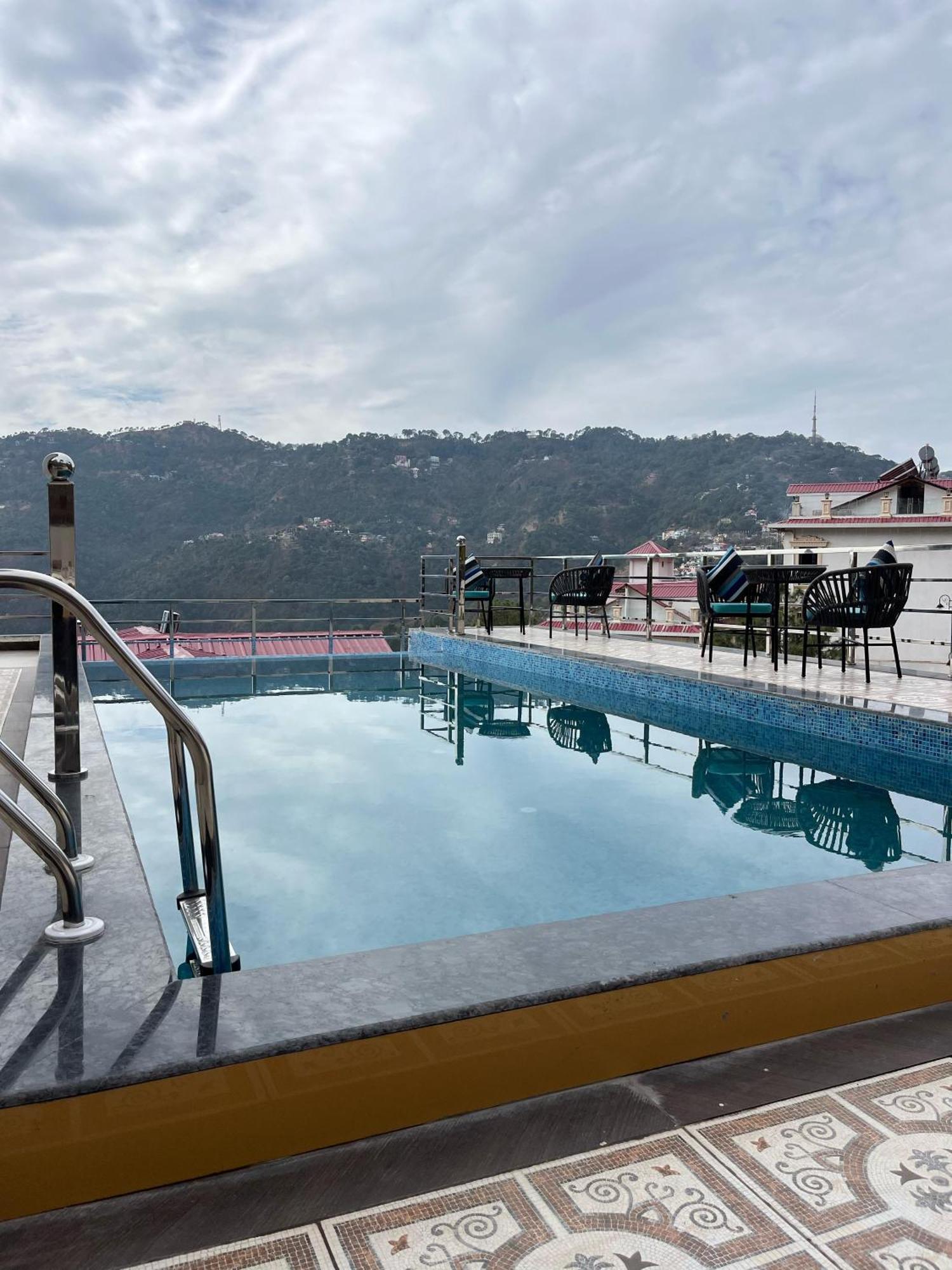 Villasita Resort Kasauli Exteriör bild